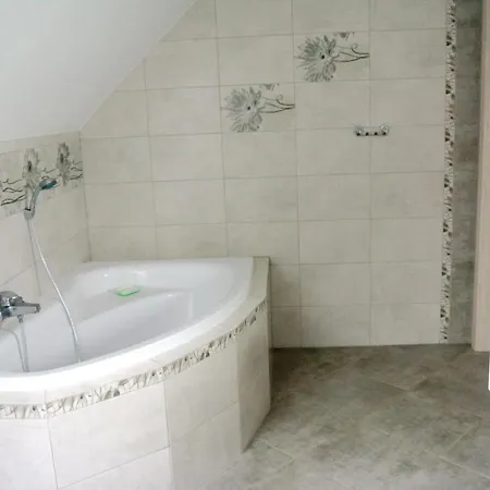 Vakantiehuis Holiday With Lake View 04